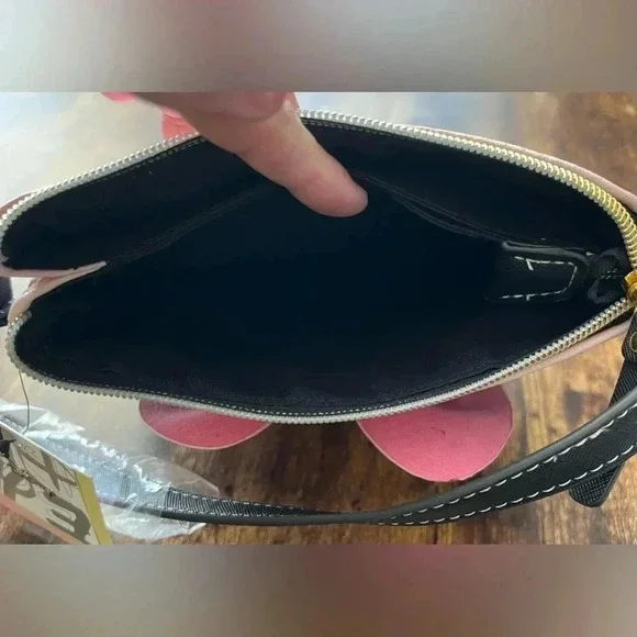 DANI by Danielle Nicole | ladies Disney, Minnie Mouse crossbody handbag. - Picture 14 of 16